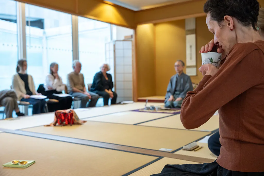 試みの香炉が回る
